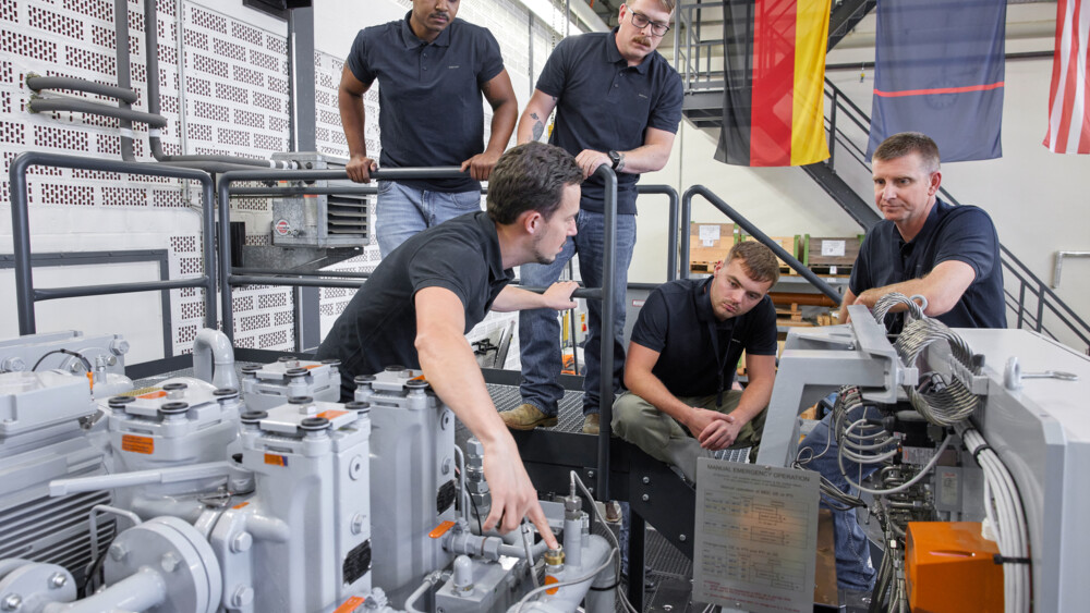 The U.S. Coast Guard visited RENK Augsburg for an in depth hands-on training