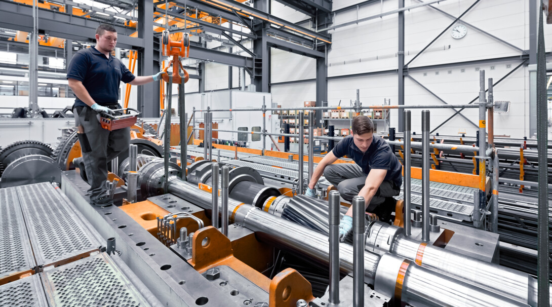 Two RENK employees assembling the SUPREX gear unit